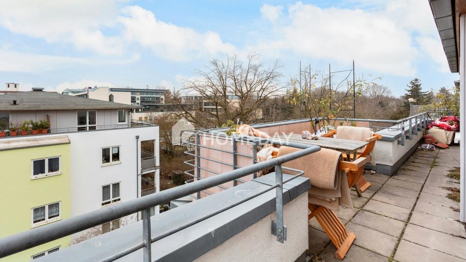 Ruhig, zentral, besonders – 2-Zimmer-Wohnung mit Dachterrasse, EBK und TG-Stellplatz! – Bild 3