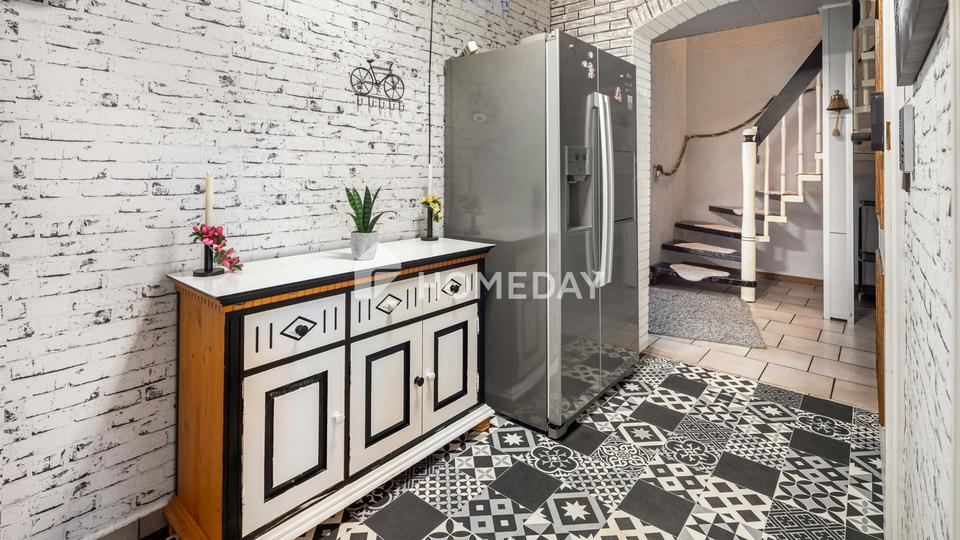 Zweifamilienhaus mit 210 m² Wohnfläche, Wintergärten, Loggia und gepflegtem Gartenparadies – Bild 14