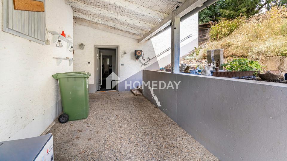 Familienidyll mit sechs Zimmern, moderner Küche und überdachter Terrasse – Bild 4