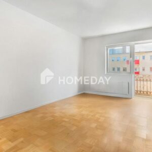 Sanierte Drei-Zimmer-Wohnung mit Balkon, Einbauküche und Keller