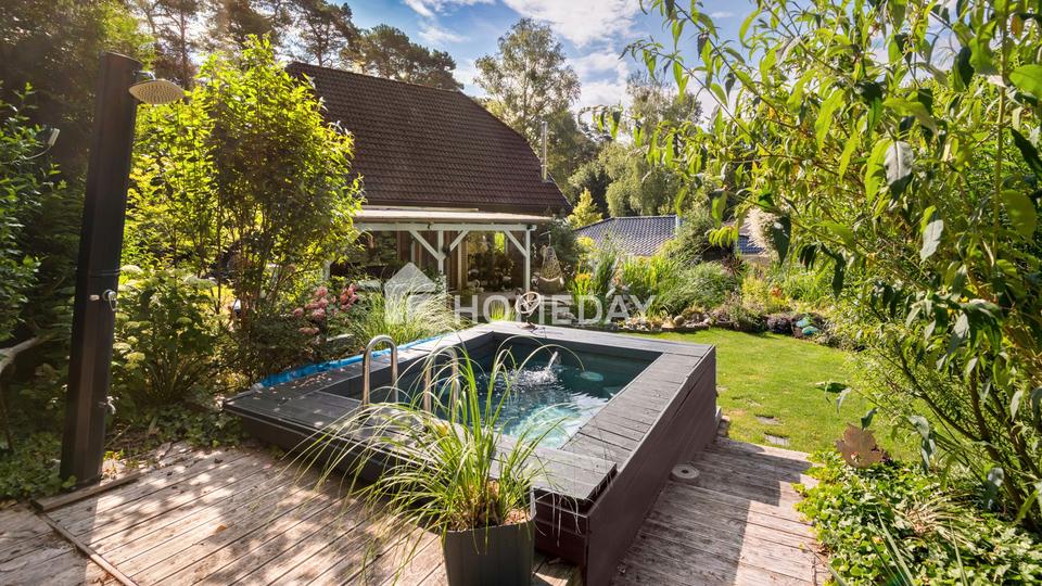 Elegantes Zuhause mit Gartenparadies - 4 Zimmer, zwei Terrassen, Garten, Kamin, Pool und Carport