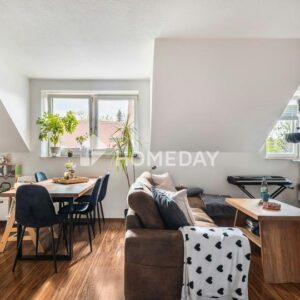 Ländlich, historisch, gepflegt: Charmante DG-Wohnung mit EBK im ehemaligen Stiftsgebäude