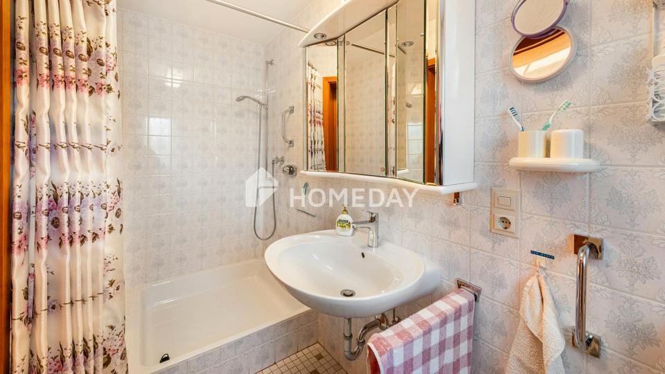 Familienfreundliches EFH mit sonnigem Wintergarten, Doppelgarage & großzügigem Grundstück – Bild 12