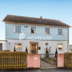 Familienfreundliches Einfamilienhaus mit 7 Zimmern und zwei Garagen in Gaibach