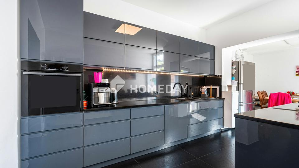 Familienfreundliches Zuhause mit zwei Terrassen und Gartenhaus – Bild 9