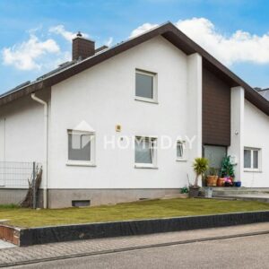 Viel Platz, viel Licht, viel Freiheit: Villa mit Terrasse, Einliegeroption und Poolpotenzial