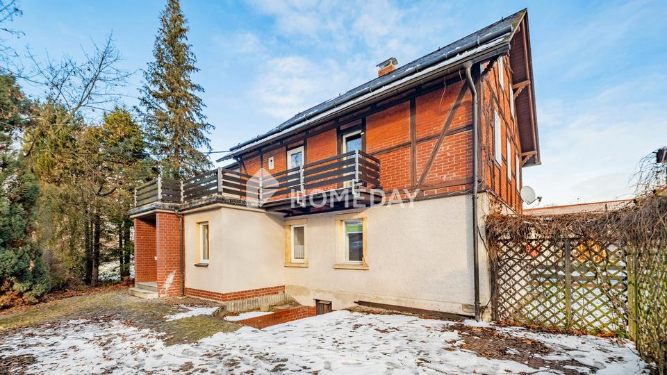 Familienfreundliches Einfamilienhaus mit 6 Zimmern, Garten, Balkon und Garagen – Bild 3