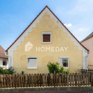 Solides Einfamilienhaus mit 4 Zimmern, Kamin, Garage & Garten wartet auf neue Ideen