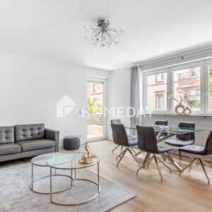 Kernsanierte 4 Zimmerwohnung mit 2 Balkons, moderner EBK und Garage