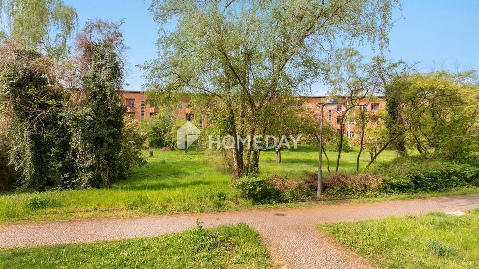 Charmante 2-Zimmer-Wohnung mit Loggia im denkmalgeschützten Altbau – Bild 10