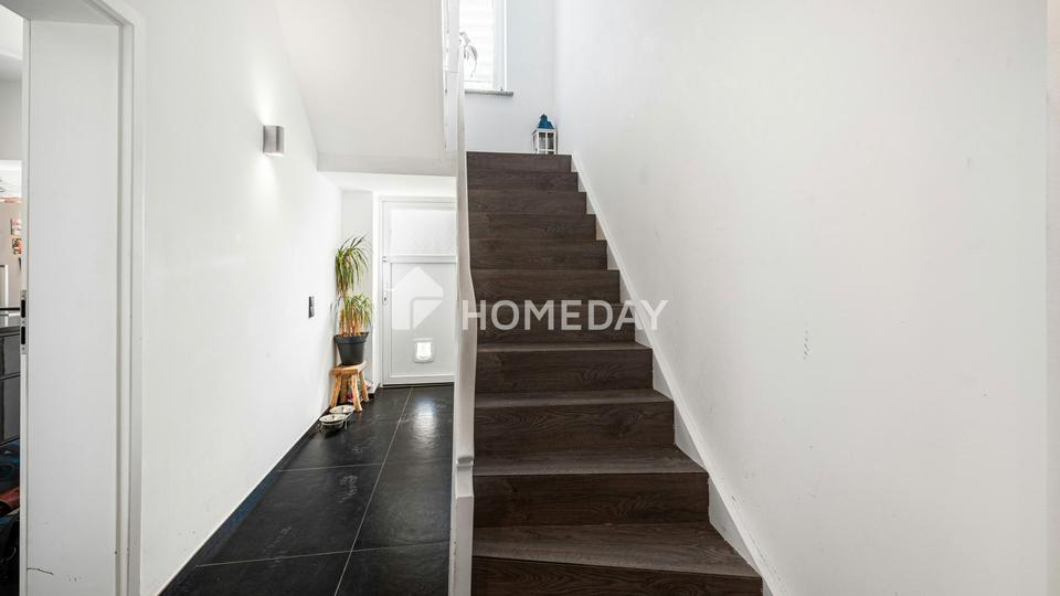 Familienfreundliches Zuhause mit zwei Terrassen und Gartenhaus – Bild 6