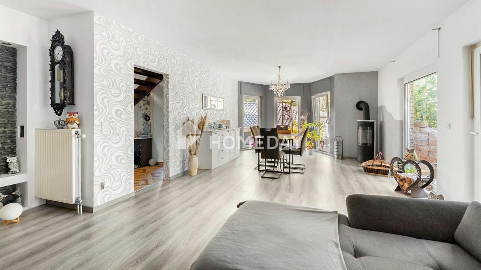 Elegantes Zuhause mit Gartenparadies - 4 Zimmer, zwei Terrassen, Garten, Kamin, Pool und Carport – Bild 15