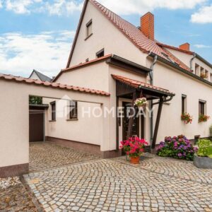 Idyllische Wohnqualität mit Garage, Garten, überdachter Südterrasse, Nebengebäude & Raumvielfalt