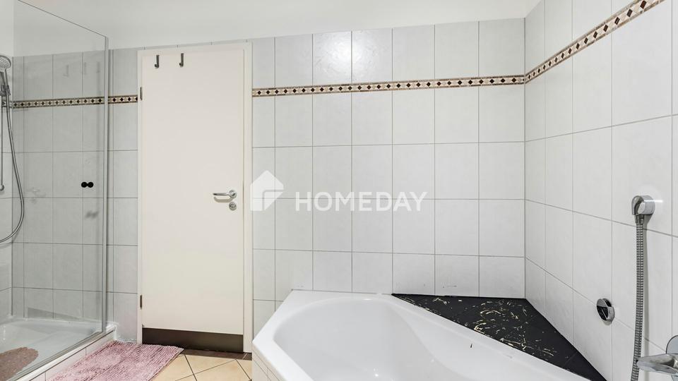 Rückzugsort mit Freiraum: 5-Zimmer-Wohnung mit Garten und Garage – Bild 7