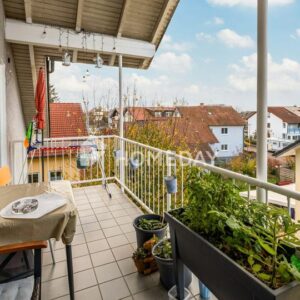 Gepflegte Dachgeschosswohnung mit Kamin, Balkon und solider Mieteinnahme in Offenburg