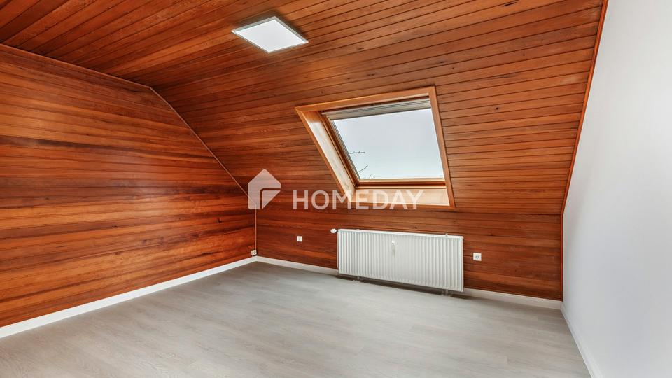 Charmante 2-Zimmer-Wohnung mit 60 m² Ausbaureserve im Spitzboden und Balkon – Bild 4