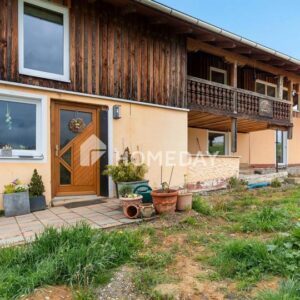 Modernisiertes Bauernhaus auf ca. 5.981 m² mit Pferdestall & Potenzial für weiteres EFH