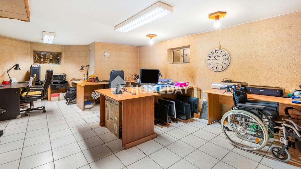 Familienfreundliches EFH mit großem Garten, Terrasse, EBK und Garagen in ruhiger Lage – Bild 20