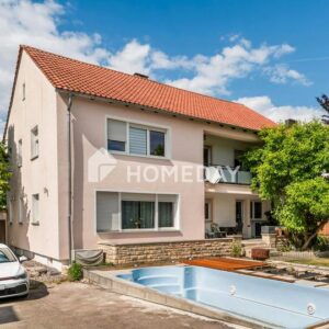 Familienidyll mit Potenzial: stilvolles Zweifamilienhaus mit Pool und Garten in Ingolstadt