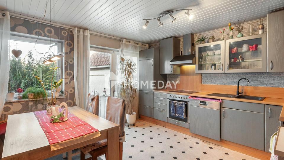 Sanierungsbedürftige Doppelhaushälfte mit 6 Zimmern, großem Grundstück und viel Potenzial – Bild 9