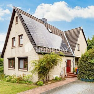 Charmantes Einfamilienhaus mit Loggia, Terrasse und großem Garten