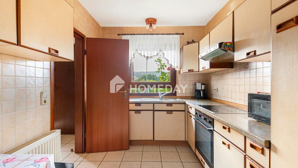 Familienfreundliches EFH mit großem Garten, Terrasse, EBK und Garagen in ruhiger Lage – Bild 10