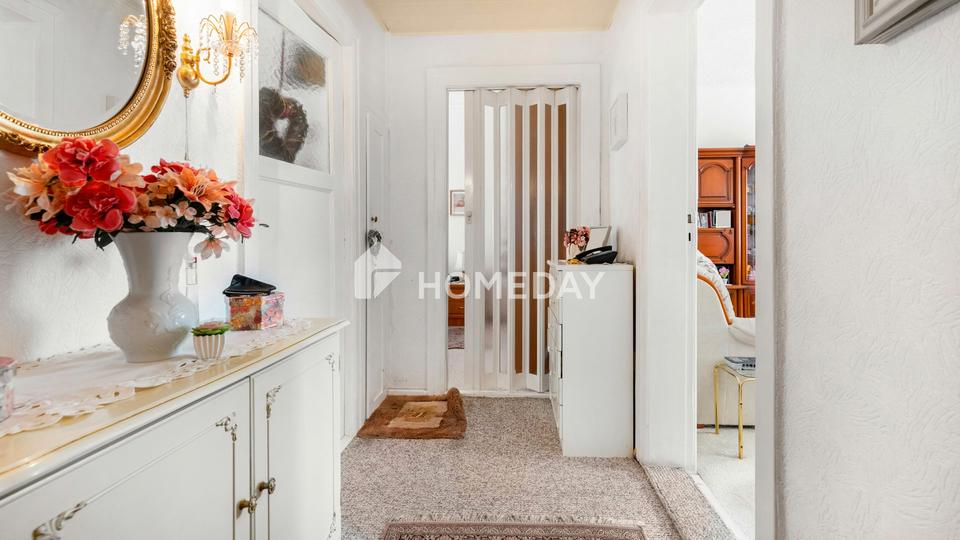 Charmante 2-Zimmer-Wohnung mit Loggia im denkmalgeschützten Altbau – Bild 8