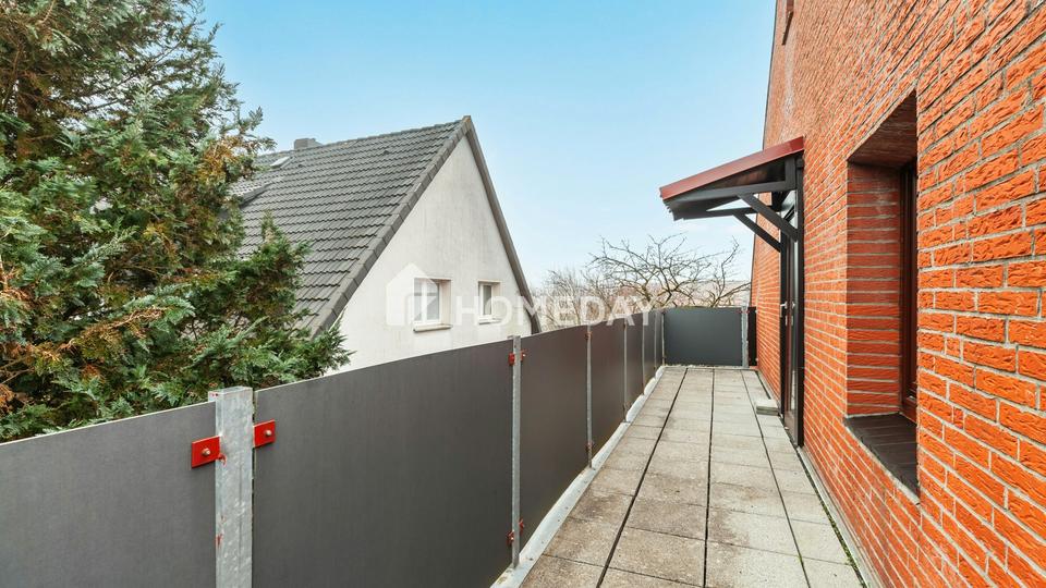 Charmante 2-Zimmer-Wohnung mit 60 m² Ausbaureserve im Spitzboden und Balkon – Bild 6