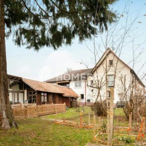 Gepflegtes Bauernhaus mit Charme & Potenzial: 2200 m² Grundstück, Scheune & Wohnmöglichkeiten