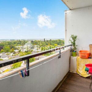 Attraktive 2-Zimmer-Wohnung mit West-Loggia in gepflegtem Hochhaus mit Weitblick