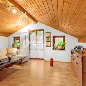 Dachgeschossidylle mit zwei Loggien – Sonne von früh bis spät