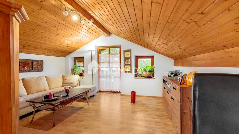 Dachgeschossidylle mit zwei Loggien – Sonne von früh bis spät