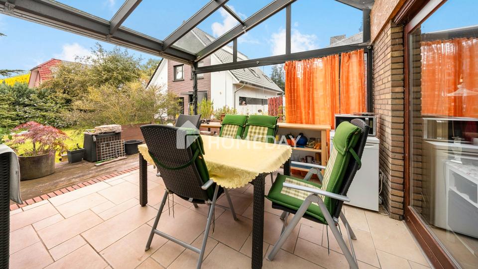 Attraktive Kapitalanlage oder Eigenheim - Lichtdurchflutetes Zweifamilienhaus mit Gartenoase – Bild 2