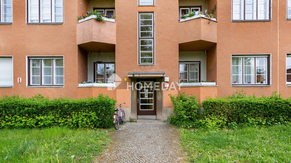 Charmante 2-Zimmer-Wohnung mit Loggia im denkmalgeschützten Altbau – Bild 12