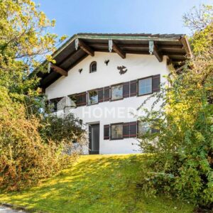 Stilvolles Landhaus als Zweifamilienhaus mit großzügigem Grundstück in Neubeuern