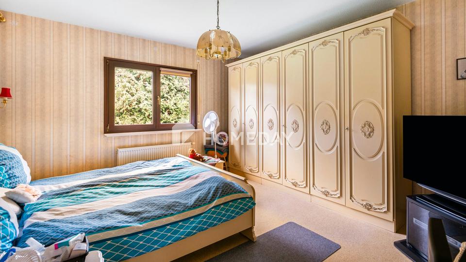 Familienfreundliches EFH mit großem Garten, Terrasse, EBK und Garagen in ruhiger Lage – Bild 13