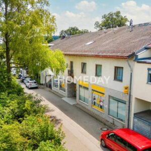 Großzügiges Einfamilienhaus mit vielseitiger Gewerbefläche und einzigartigem Raumangebot