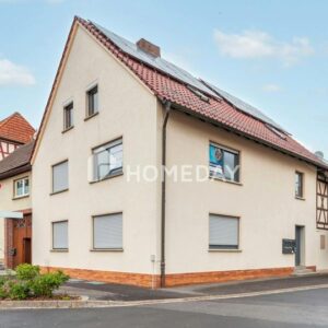 Zwei Wohngebäude, fünf Einheiten, große Scheune – Investition mit Perspektive