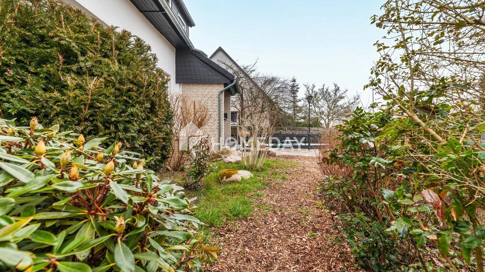 Charmante 2-Zimmer-Wohnung mit 60 m² Ausbaureserve im Spitzboden und Balkon – Bild 2