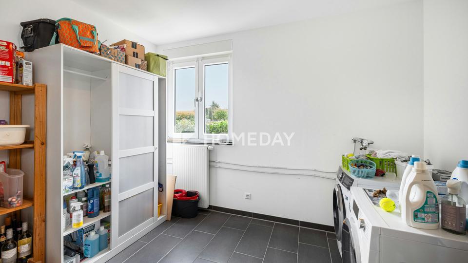 Modernes Einfamilienhaus mit Einliegerwohnung in Hanglage und tollem Ausblick – Bild 20