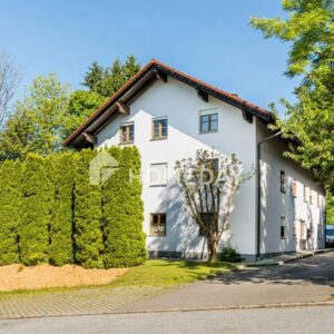 Attraktive Kapitalanlage: Voll vermietetes MFH mit 6 WEs, Terrassen, Balkonen & 12 Stellplätzen