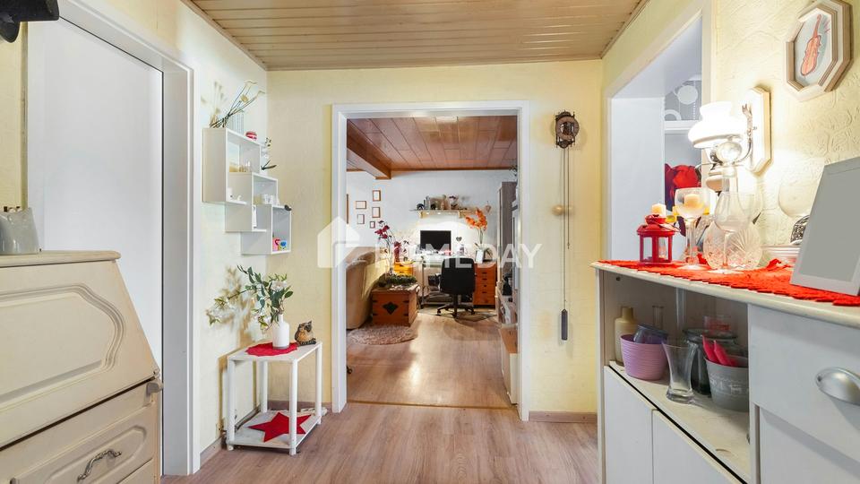 Sanierungsbedürftige Doppelhaushälfte mit 6 Zimmern, großem Grundstück und viel Potenzial – Bild 11