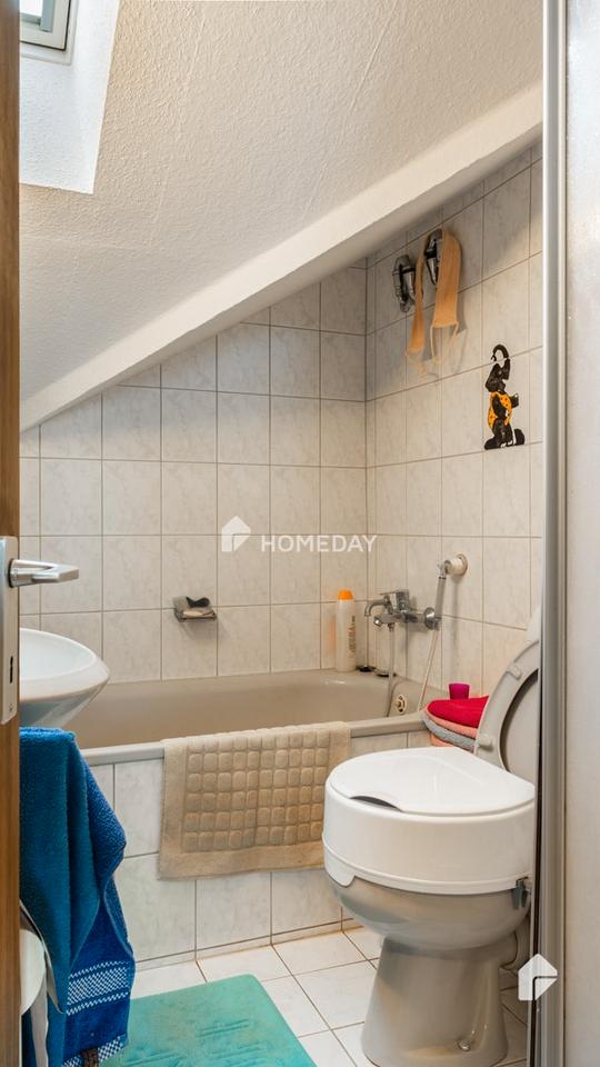 Ruhige Lage! DG-Wohnung mit 4 Zimmern, EBK und Keller – Bild 9