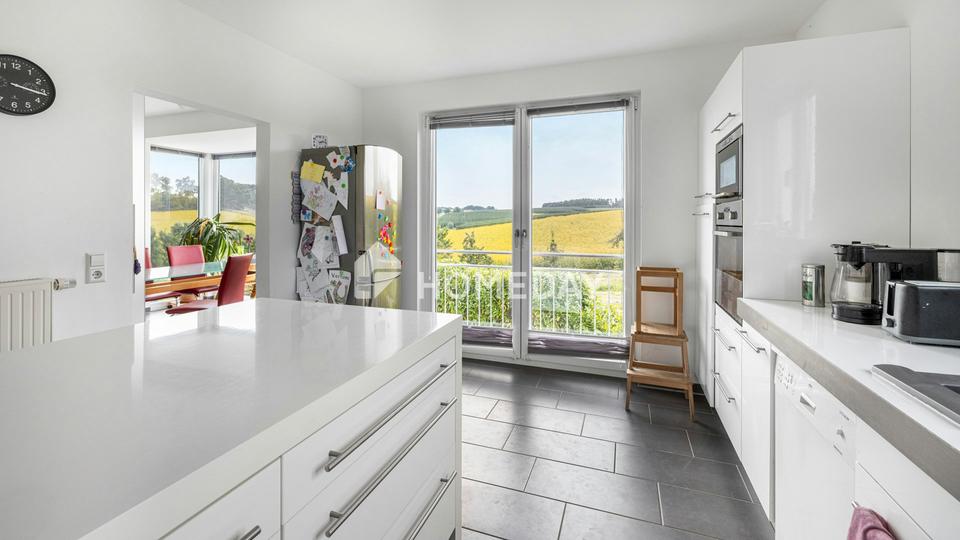 Modernes Einfamilienhaus mit Einliegerwohnung in Hanglage und tollem Ausblick – Bild 19