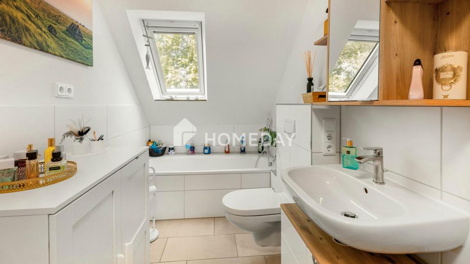 Charmante 3-Zimmer-Dachgeschosswohnung mit Keller, Garage und schönem Ausblick – Bild 12