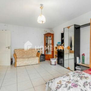 Zentrale, lichtdurchflutete 2-Zimmer-Wohnung mit Einbauküche und gepflegtem Ambiente