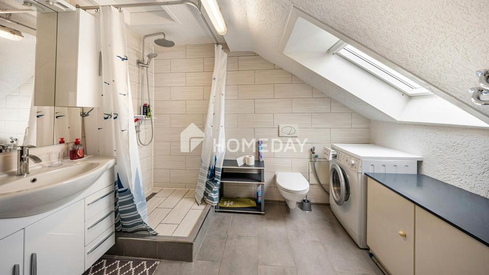 Modernisiertes Einfamilienhaus mit flexibler Aufteilung, viel Platz und großem Garten – Bild 18