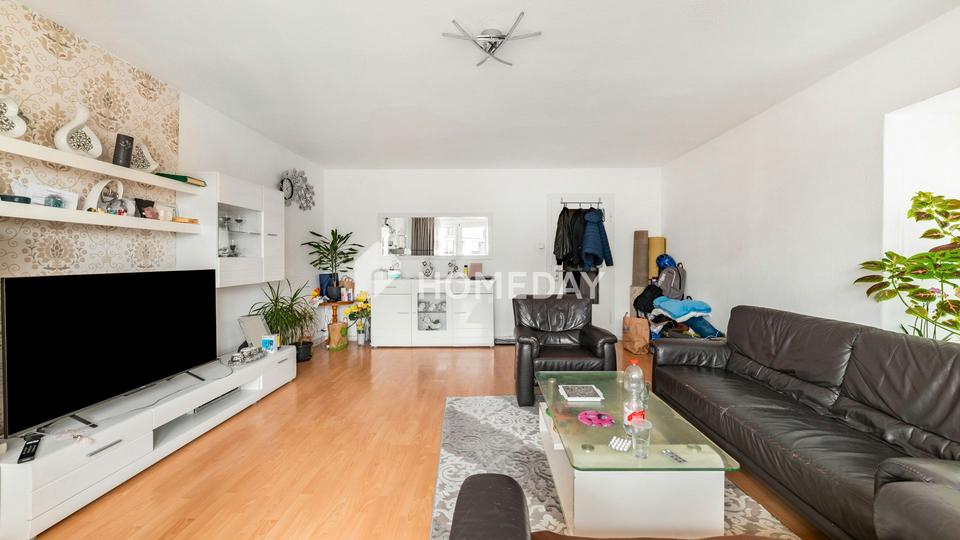 Ideal geschnittene 4-Zimmer-Wohnung mit Balkon in gepflegtem Mehrfamilienhaus – Bild 3