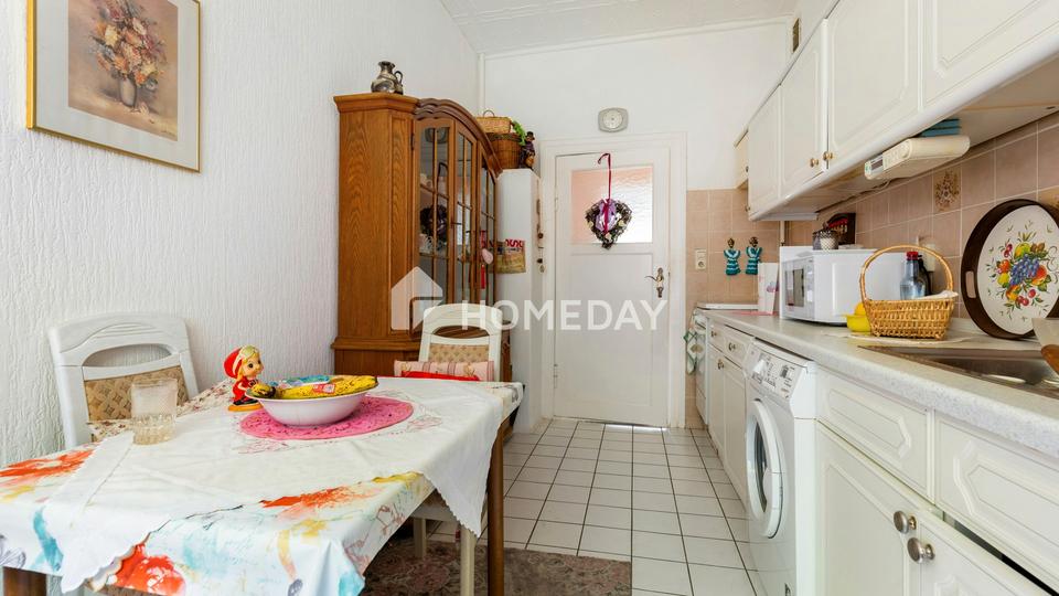 Charmante 2-Zimmer-Wohnung mit Loggia im denkmalgeschützten Altbau – Bild 5