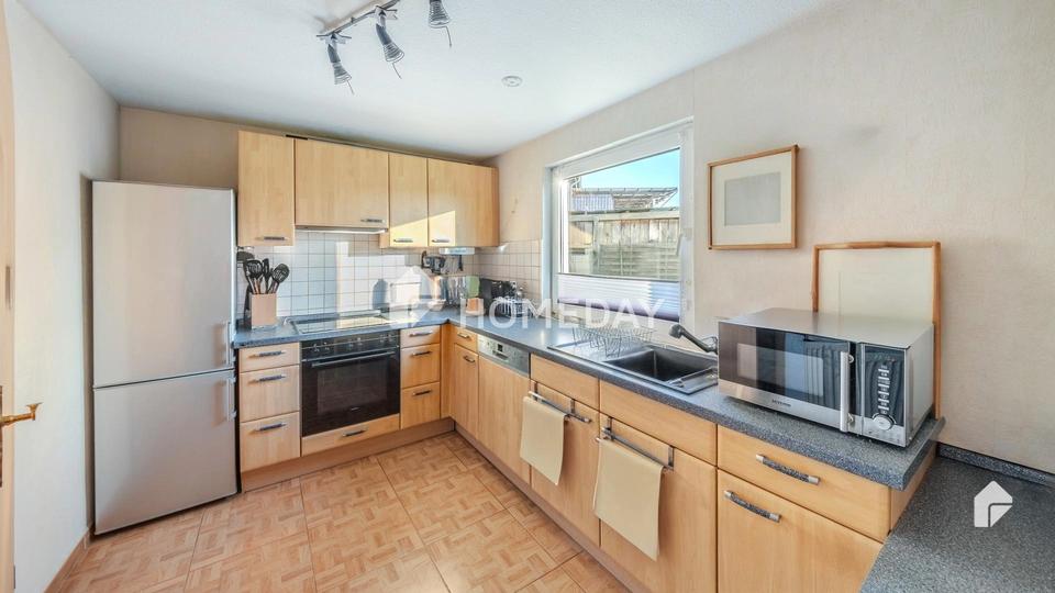 Am Feldrand und idyllisch gelegen: DHH mit Südterrasse, EBK + Carport | Gepflegt | Großes Grundstück – Bild 5